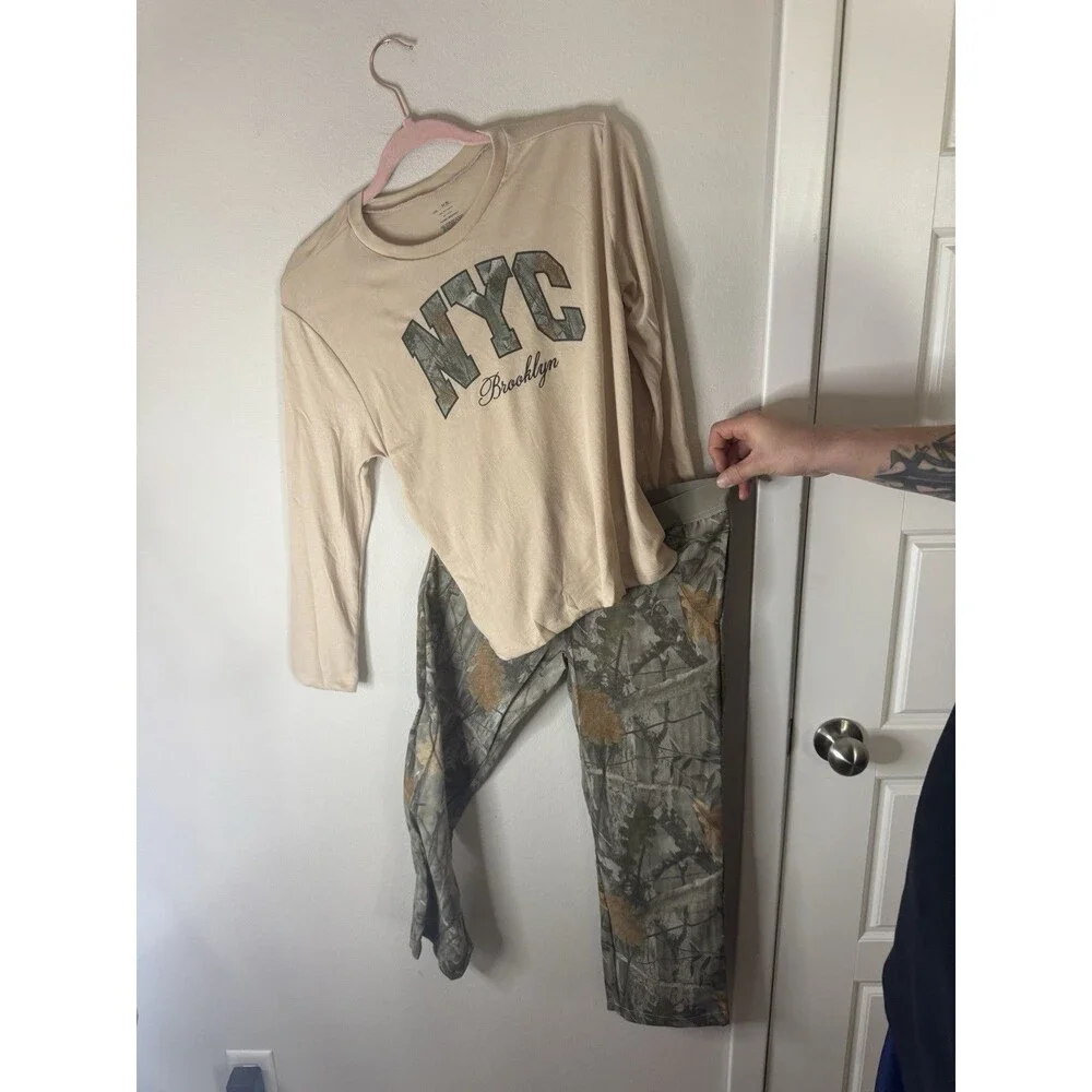 Boys M (8) 2-Piece Flame Resistant NYC Brooklyn Long Sleeve Camo Pajama Set